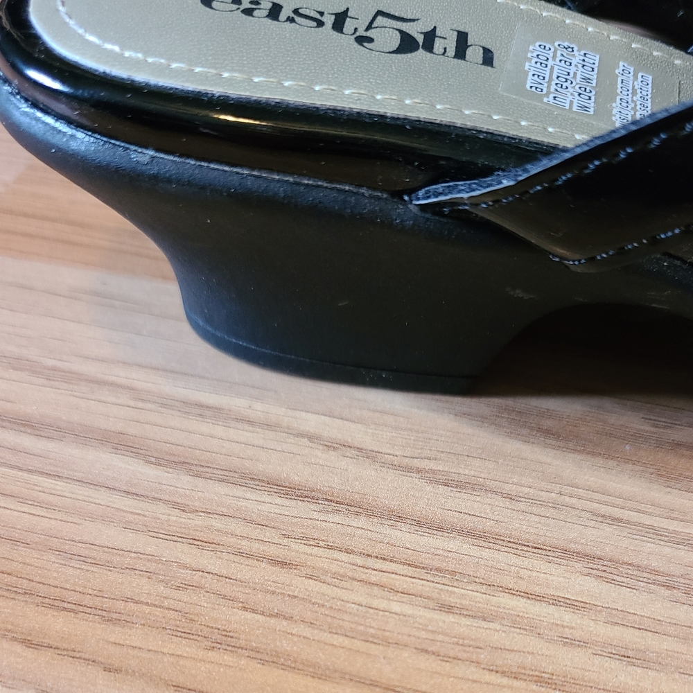 🦩 3/$30 East 5th Slide Black Wedge - size 7.5 - Picture 4 of 6